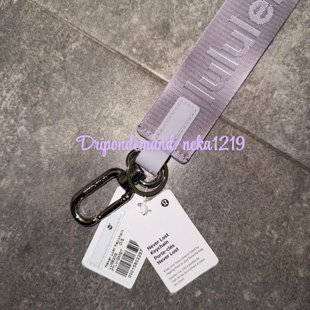 Lululemon Never Lost Keychain- Faint Lavender/Grape Mist - Picture 4 of 5